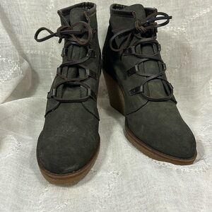NWOT Bensimon por Eram leather wedge ankle boots with leather laces